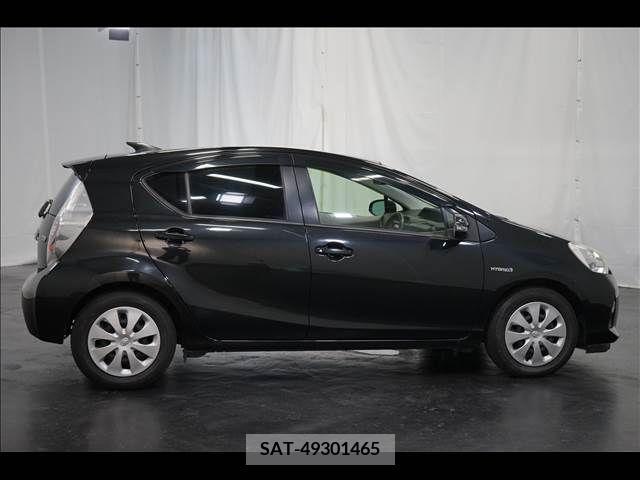Toyota AQUA 2012-10 313958-15