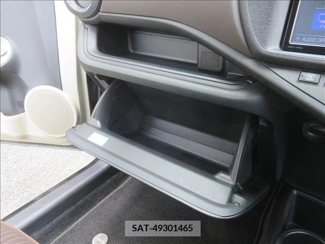 Toyota AQUA 2012-10 313958-6