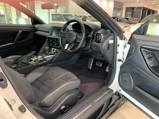 Nissan GT-R 2021-06 19268-19