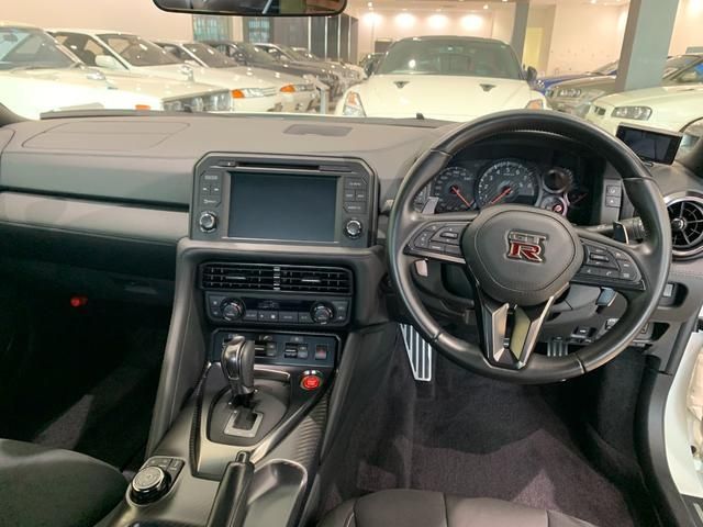 Nissan GT-R 2021-06 19268-1