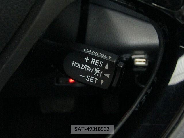 Toyota C-HR 2017-12 385680-23