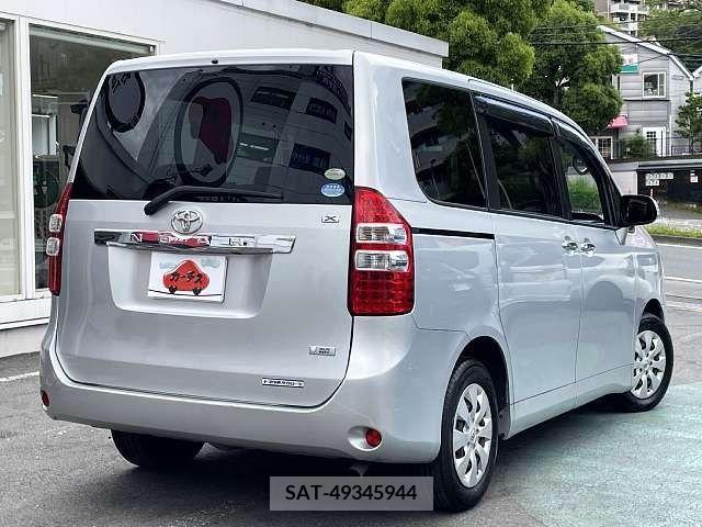 Toyota NOAH 2012-03 279554-2