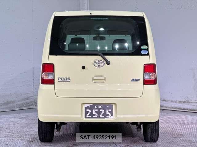 Toyota PIXIS SPACE 2014-03 232800-9