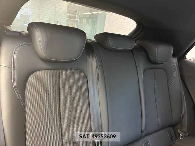 Audi Q2 2021-10 261198-14