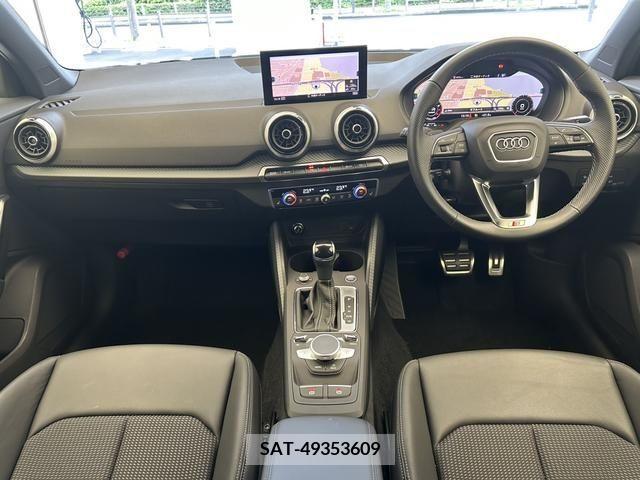 Audi Q2 2021-10 261198-6