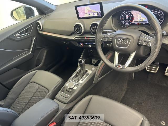 Audi Q2 2021-10 261198-7