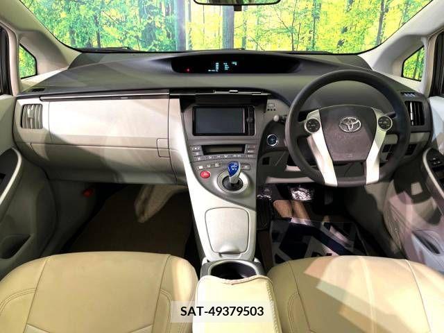 Toyota PRIUS 2013-10 382957-1
