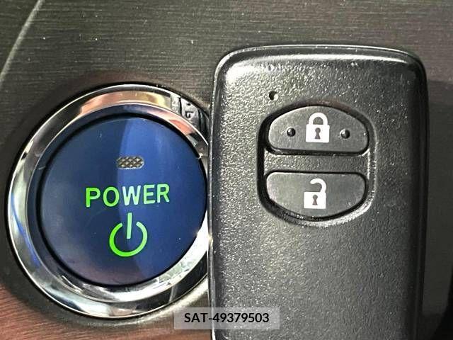 Toyota PRIUS 2013-10 382957-5