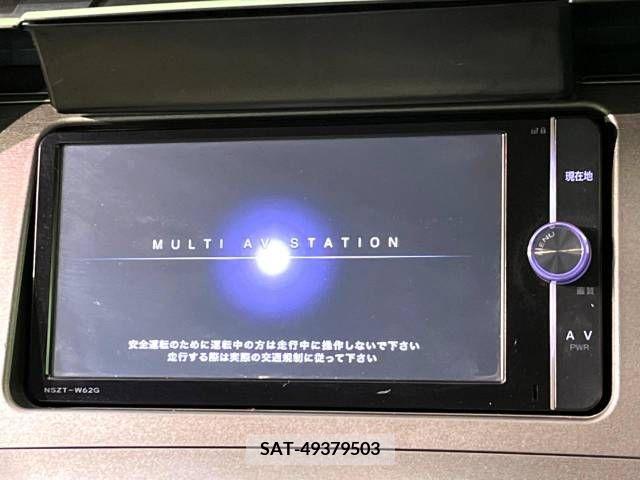 Toyota PRIUS 2013-10 382957-2