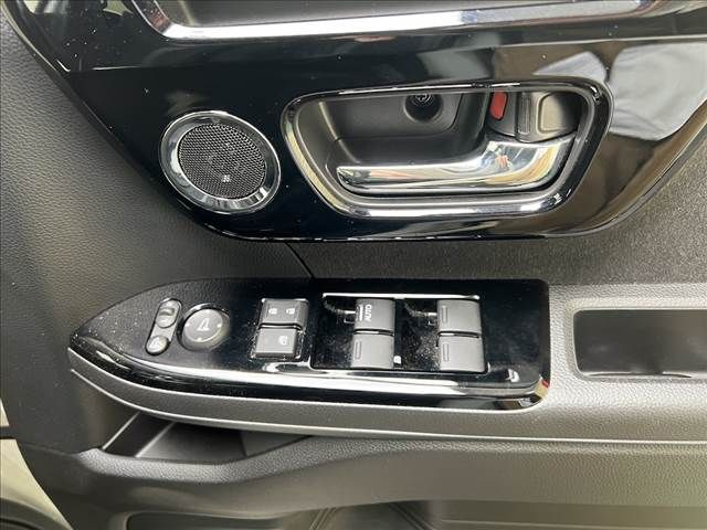 Honda N BOX CUSTOM 2022-07 181015-12