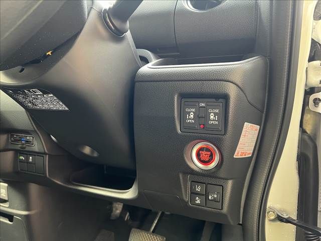 Honda N BOX CUSTOM 2022-07 181015-11