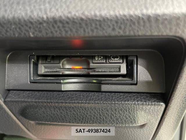 Toyota VOXY 2014-04 289165-6