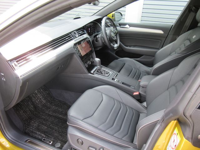 VolksWagen ARTEON 2018-10 15963-1