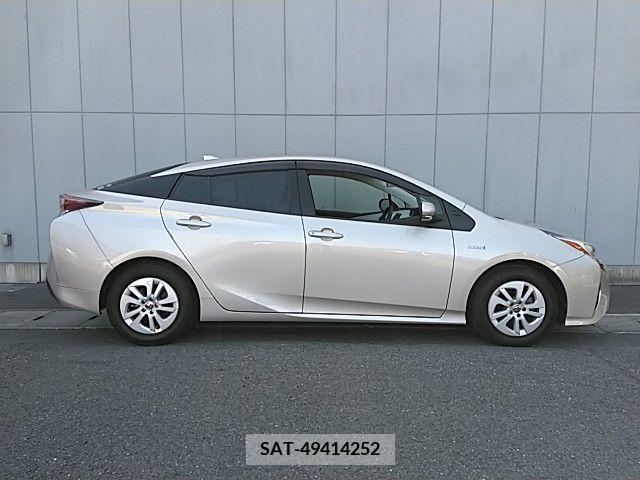 Toyota PRIUS 2015-12 281908-16