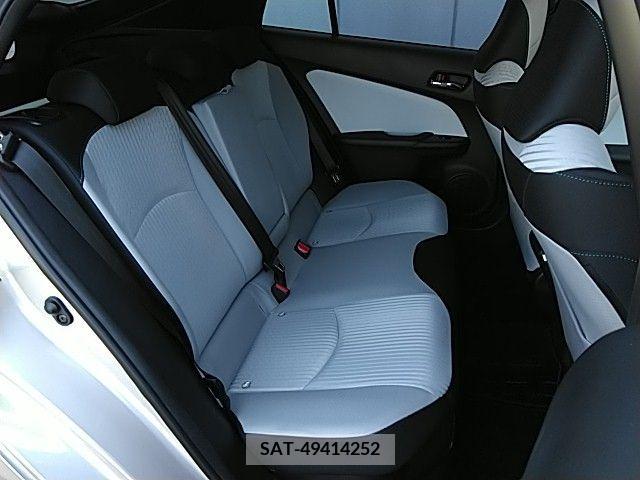 Toyota PRIUS 2015-12 281908-4