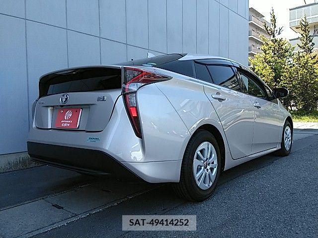 Toyota PRIUS 2015-12 281908-2