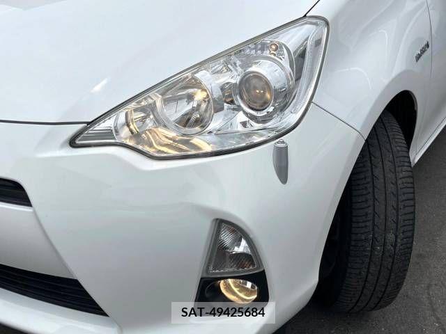 Toyota AQUA 2013-10 387092-14