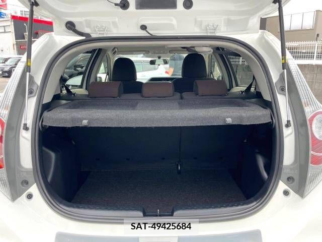 Toyota AQUA 2013-10 387092-12