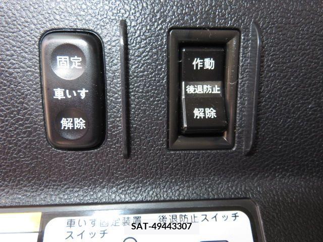 Toyota RACTIS 2014-10 283634-8