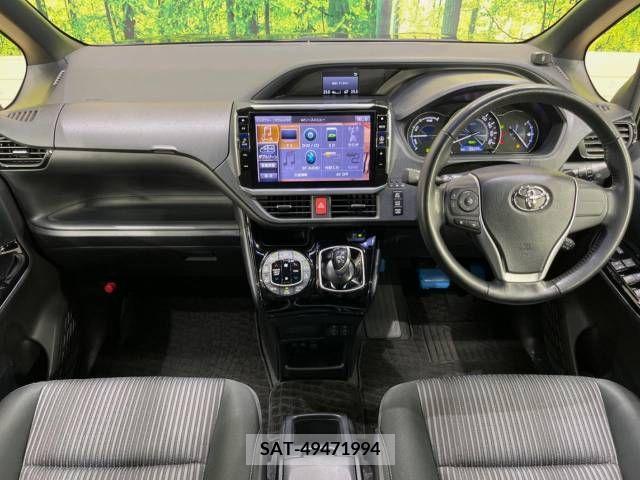 Toyota VOXY HYBRID 2017-10 382300-1