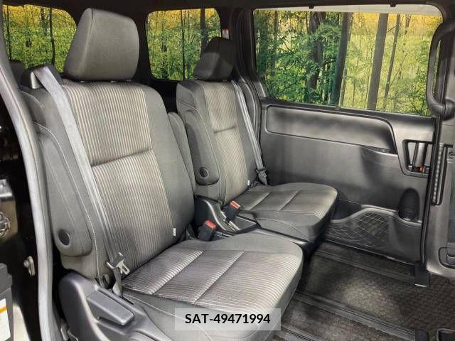 Toyota VOXY HYBRID 2017-10 382300-9