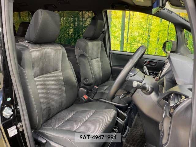Toyota VOXY HYBRID 2017-10 382300-8