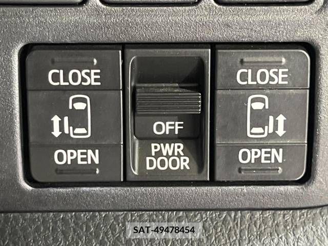 Toyota NOAH 2017-10 246335-6