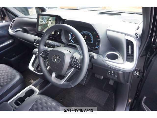 Toyota VOXY HYBRID 2023-09 322933-17