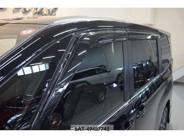 Toyota VOXY HYBRID 2023-09 322933-4