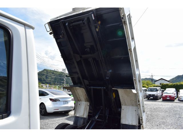 Isuzu ELF TRUCK 2017-03 12980-17