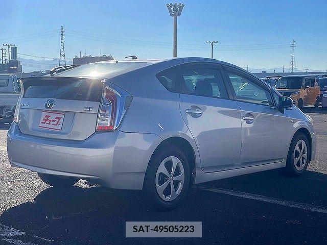 Toyota PRIUS 2015-04 206727-2