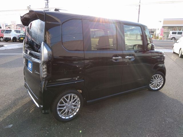 Honda N BOX CUSTOM 2022-03 19219-1