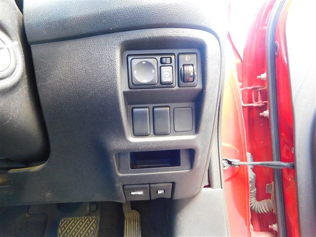 Nissan JUKE 2011-06 11656-15