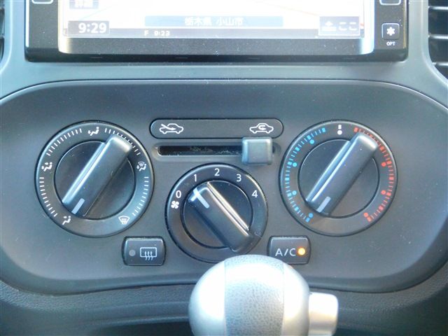 Nissan JUKE 2011-06 11656-12