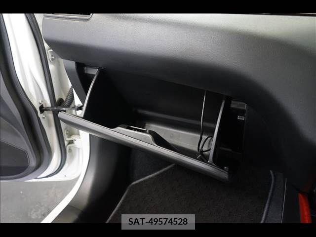 Suzuki SWIFT 2018-01 320824-12