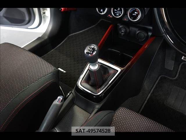Suzuki SWIFT 2018-01 320824-11