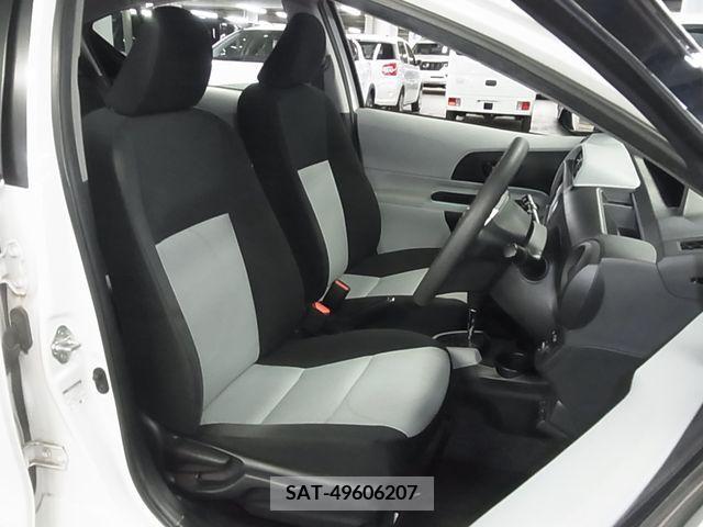 Toyota AQUA 2012-12 221777-11