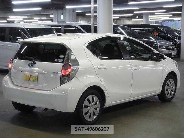 Toyota AQUA 2012-12 221777-1