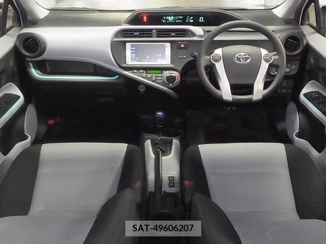 Toyota AQUA 2012-12 221777-2