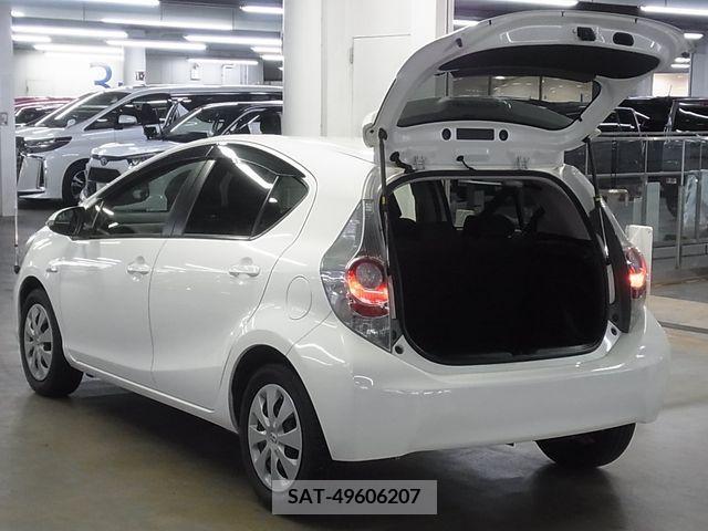 Toyota AQUA 2012-12 221777-15