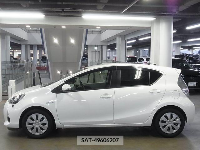 Toyota AQUA 2012-12 221777-8