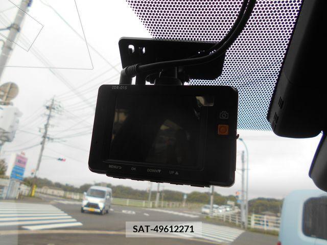 Toyota PRIUS 2019-11 228248-19