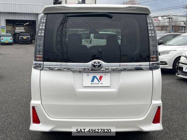 Toyota VOXY 2017-05 204136-16