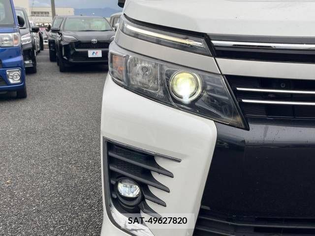 Toyota VOXY 2017-05 204136-13