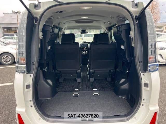 Toyota VOXY 2017-05 204136-11