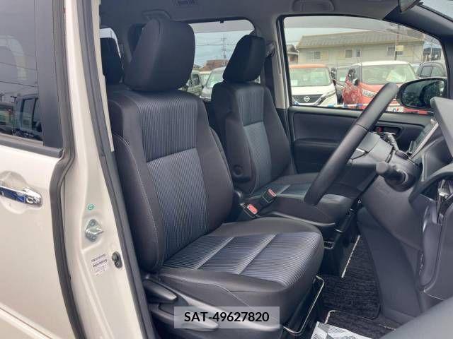 Toyota VOXY 2017-05 204136-8