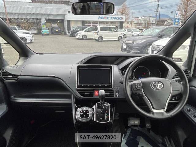 Toyota VOXY 2017-05 204136-1