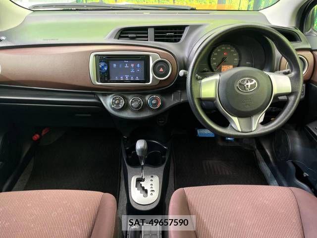 Toyota VITZ 2011-10 327335-1