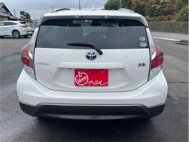 Toyota AQUA 2017-01 188397-5