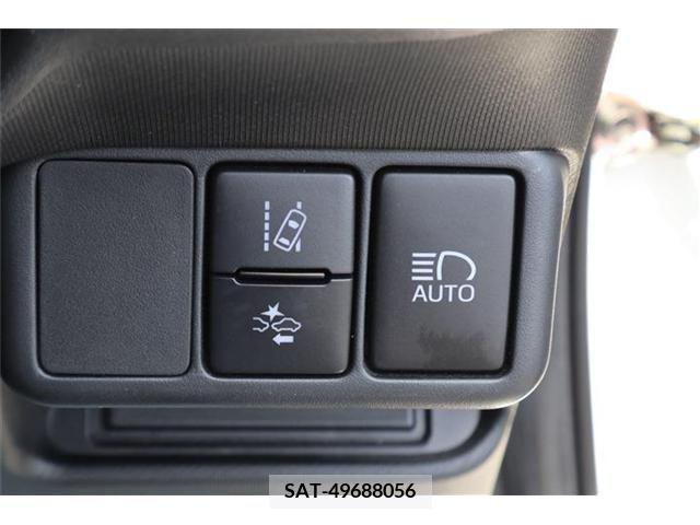 Toyota AQUA 2017-06 233667-11